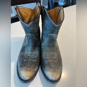 Miz Mooz Carlito distressed leather cowgirl ankle boots size 9